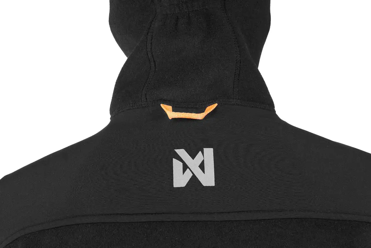 HANGING LOOP
The loop in the back makes it easy for you to hang up the hoodie.