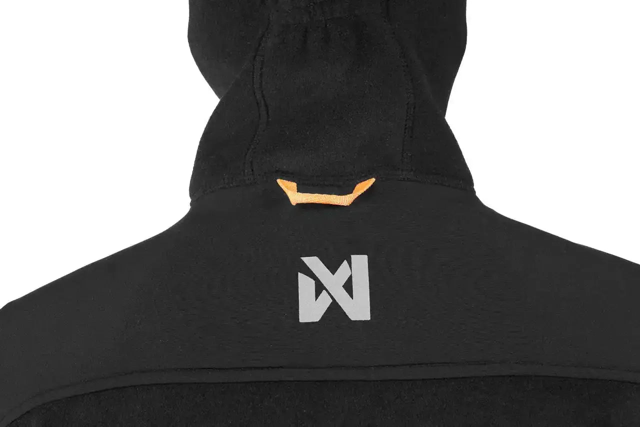 HANGING LOOP
The loop in the back makes it easy for you to hang up the hoodie.