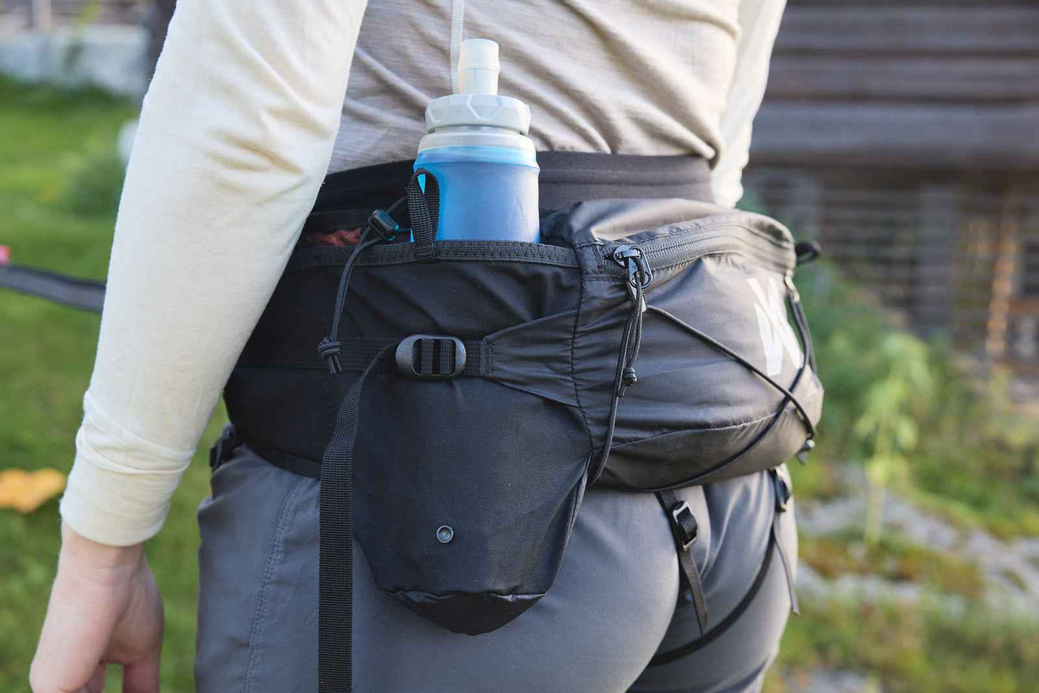 Non-stop Dogwear Trail light belt bottle pockets and bungees
