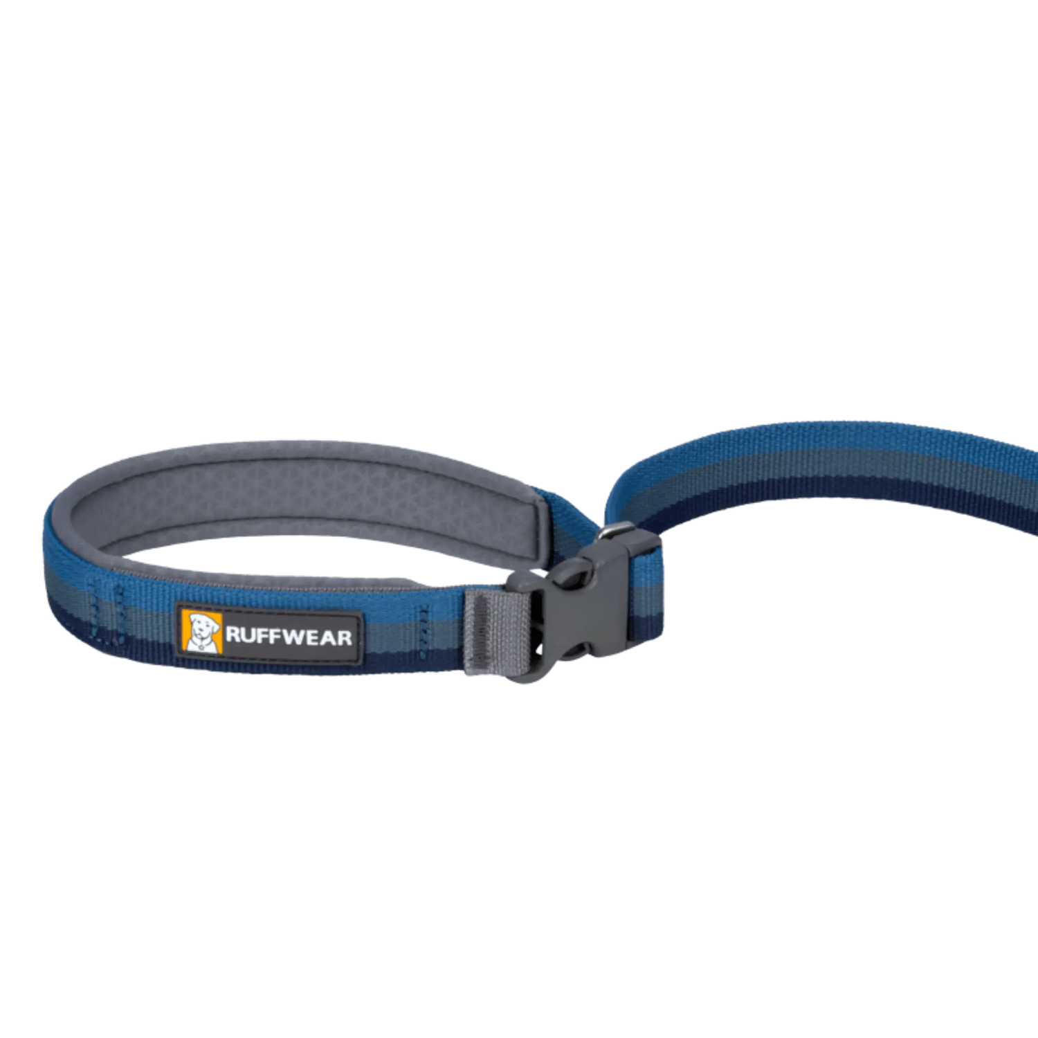 Close-up of Ruffwear Roamer™ Leash padded handle and side-release buckle for adjustable and comfortable fit.