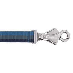 Ruffwear Roamer™ Leash metal Talon Clip™ close-up for secure and easy dog collar attachment during walks or runs.