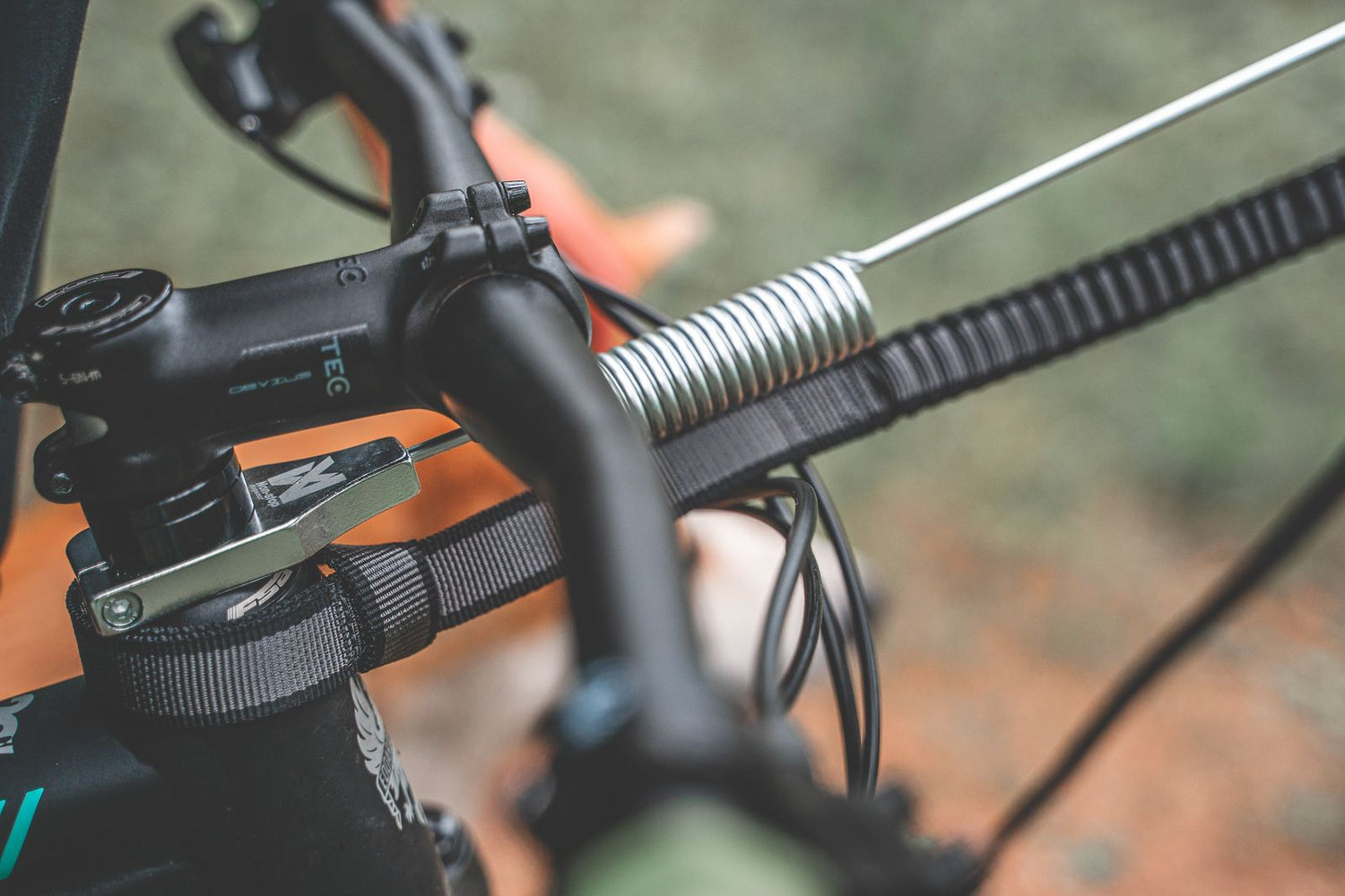 Non-stop dogwear Bike Antenna mounted on a bike handlebar, keeping the dog leash elevated and tangle-free for safe bikejoring.