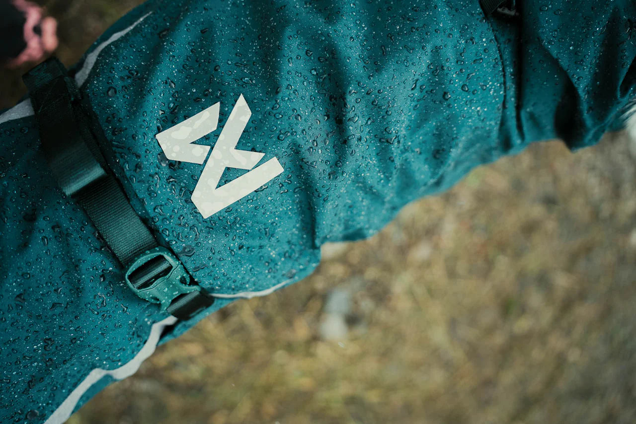 Non-stop Dogwear Fjord lined raincoat reflective details and leash opening