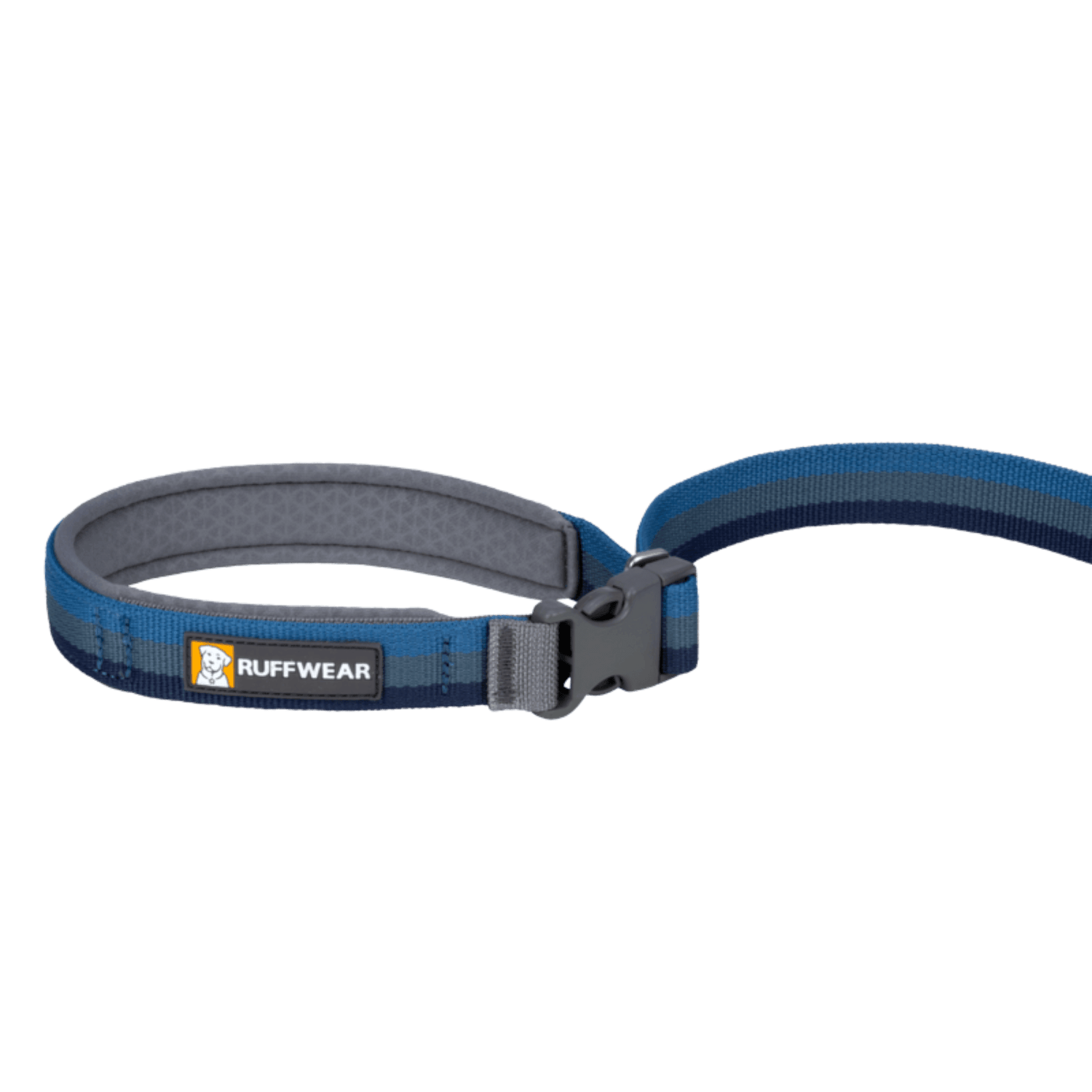 Close-up of Ruffwear Roamer™ Leash padded handle and side-release buckle for adjustable and comfortable fit.